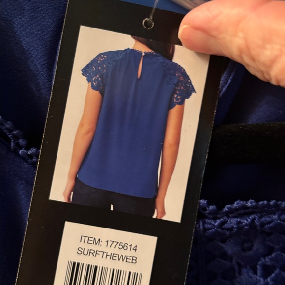 NWT Cable & Gauge Women's Royal Blue Top Large - Picture 3 of 8